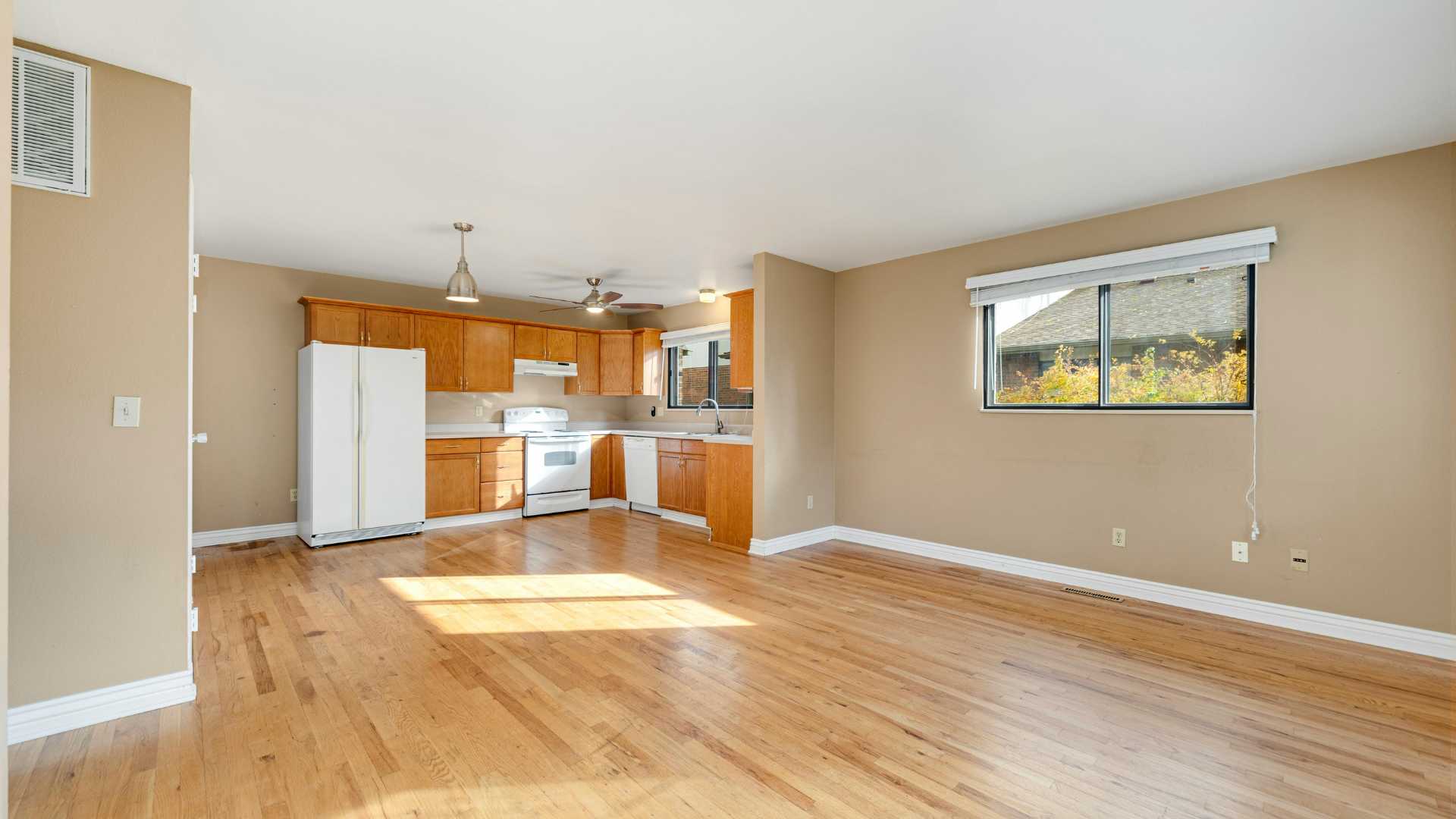 Elegant oak hardwood installation